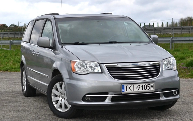 Chrysler Town &amp; Country cena 55500 przebieg: 238955, rok produkcji 2015 z Kielce małe 121